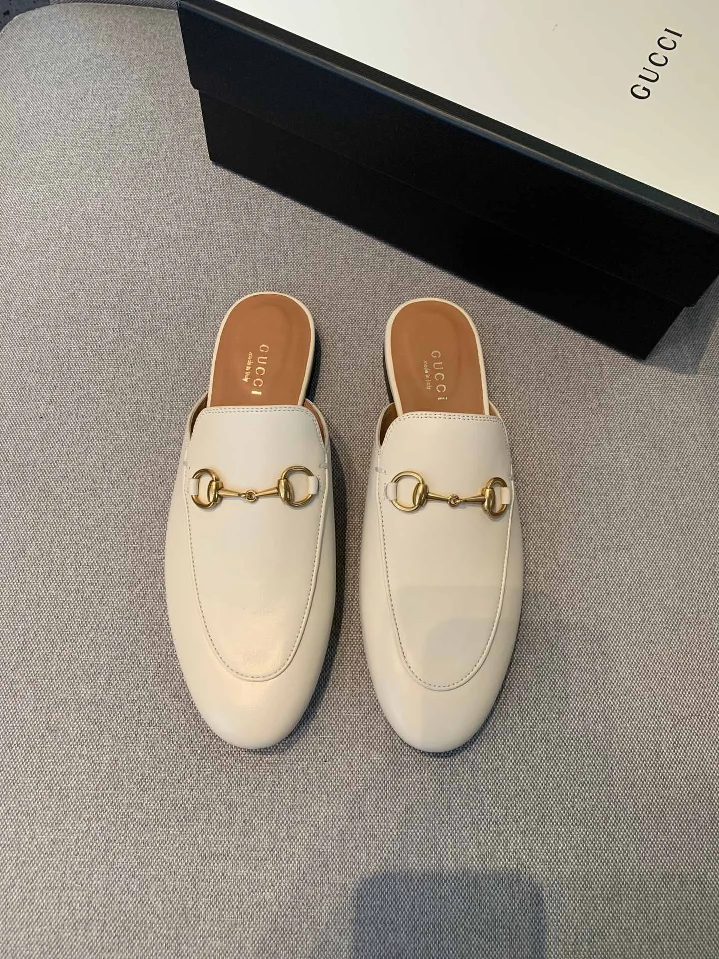 👟👟Ex-factory price 360👟👟 Women's Shoes Women's Clothing Women's Shoes Women's Clothing Gucci's classic evergreen horsebit half-drags, the quality of our G series is known to all customers who have tried it. The black upper is made of original imported calfskin, the lining is water-dyed cowhide, and the outsole is imported Italian grade A leather! Pure copper horsebit! The shape of the last is completely comparable to the original product, and the workmanship details are perfect. Welcome to compare🆚 35-40 regular size, 40 customized,